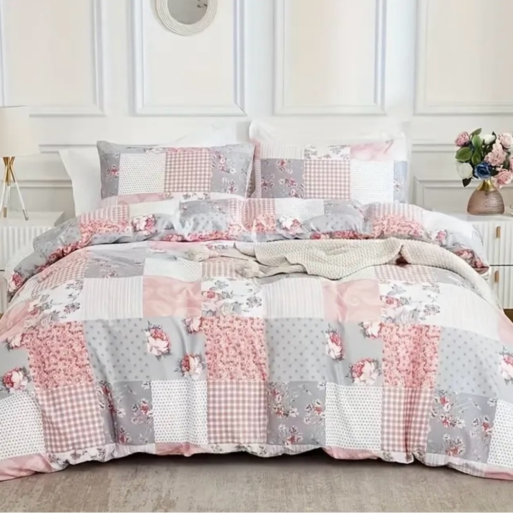 Pink and Gray Duvet Cover with Floral Patchwork Design NWT